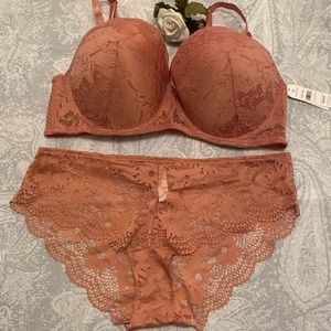 Plus Size Bra Set - Size 42D/XL